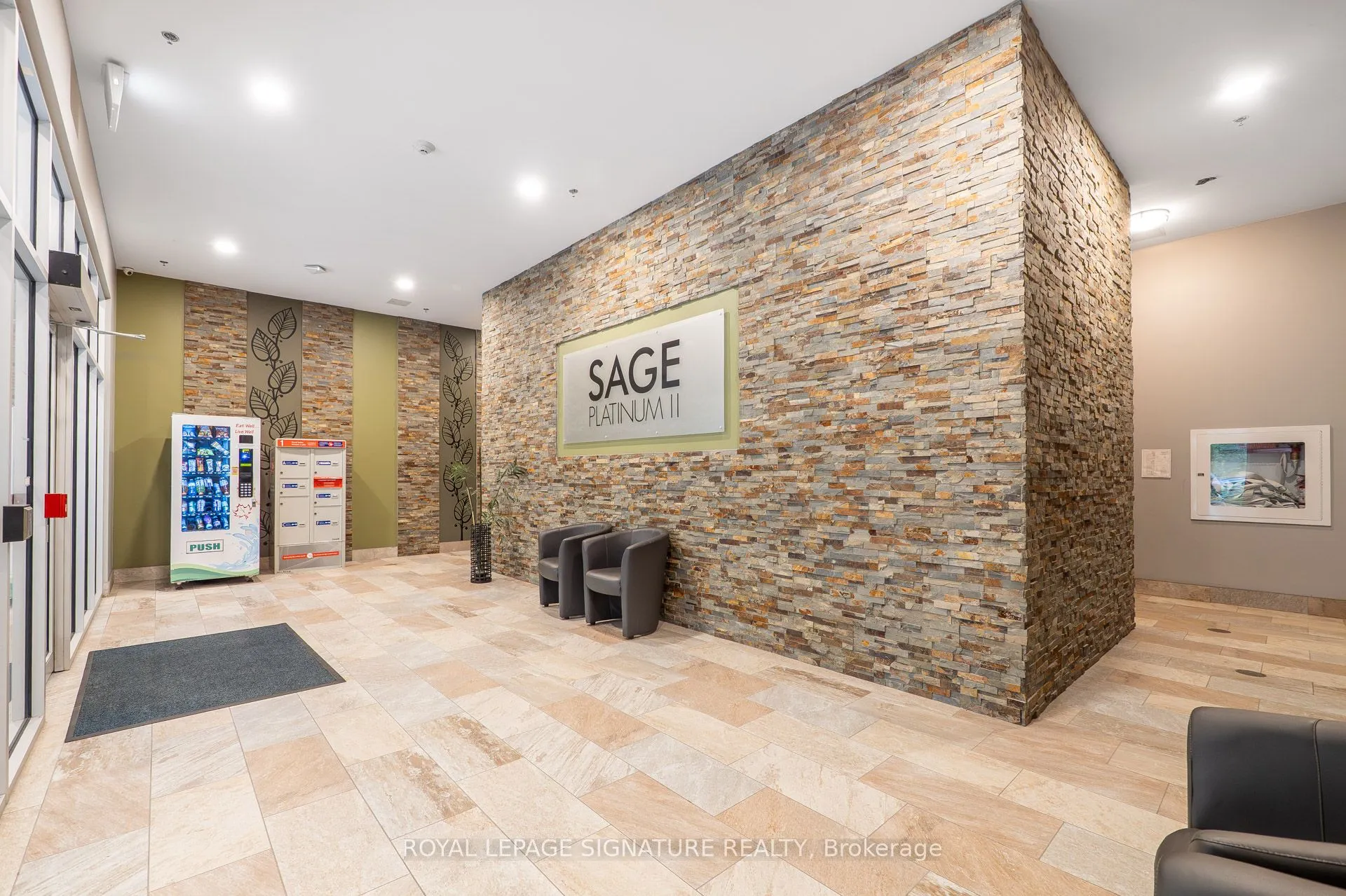308 Lester Street, #406