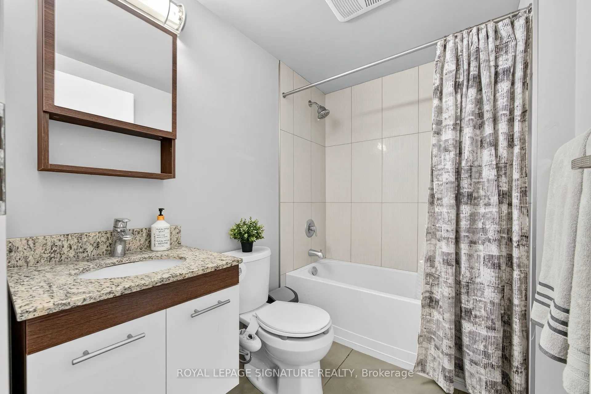 308 Lester Street, #406