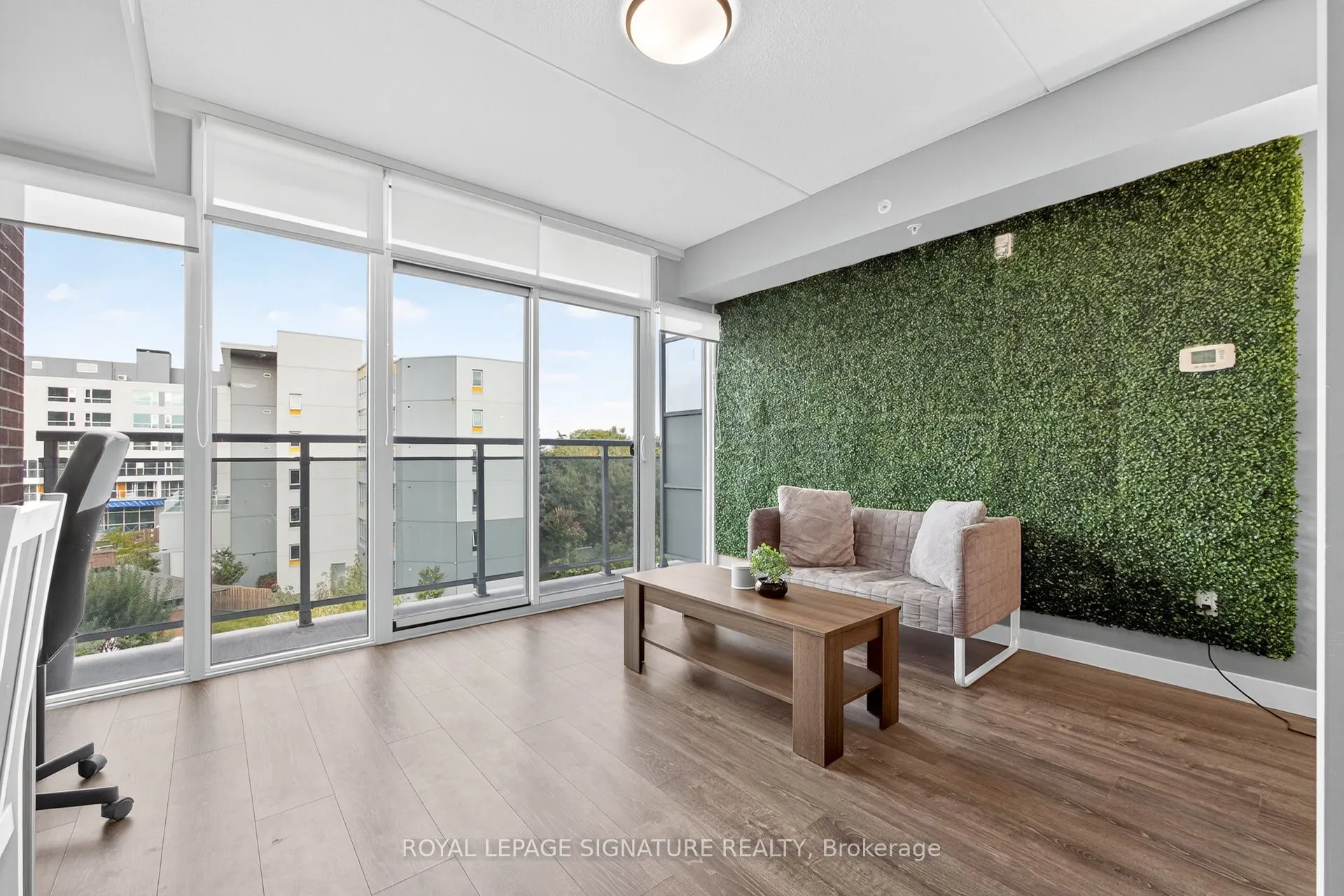 308 Lester Street, #406