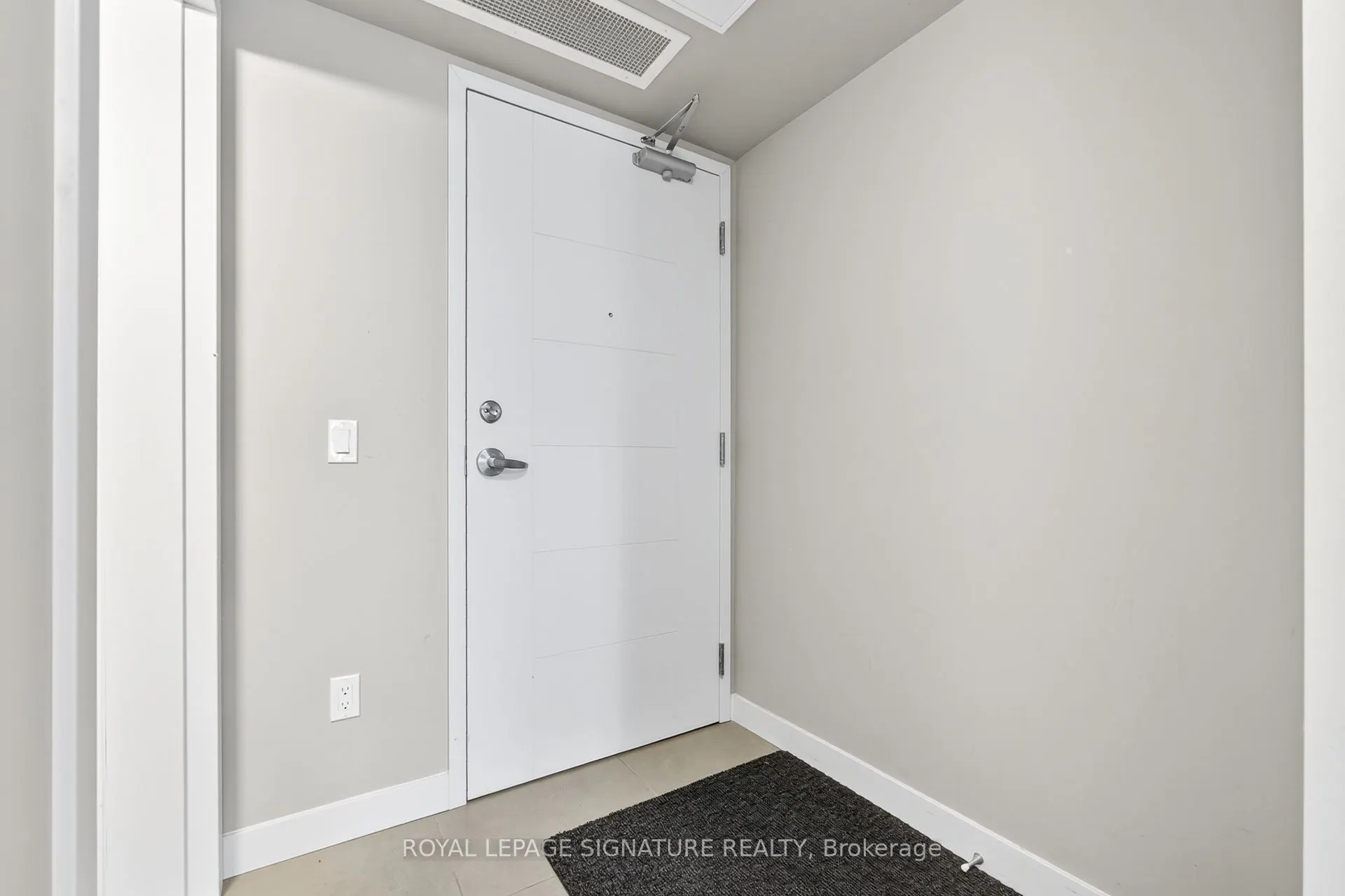 308 Lester Street, #406