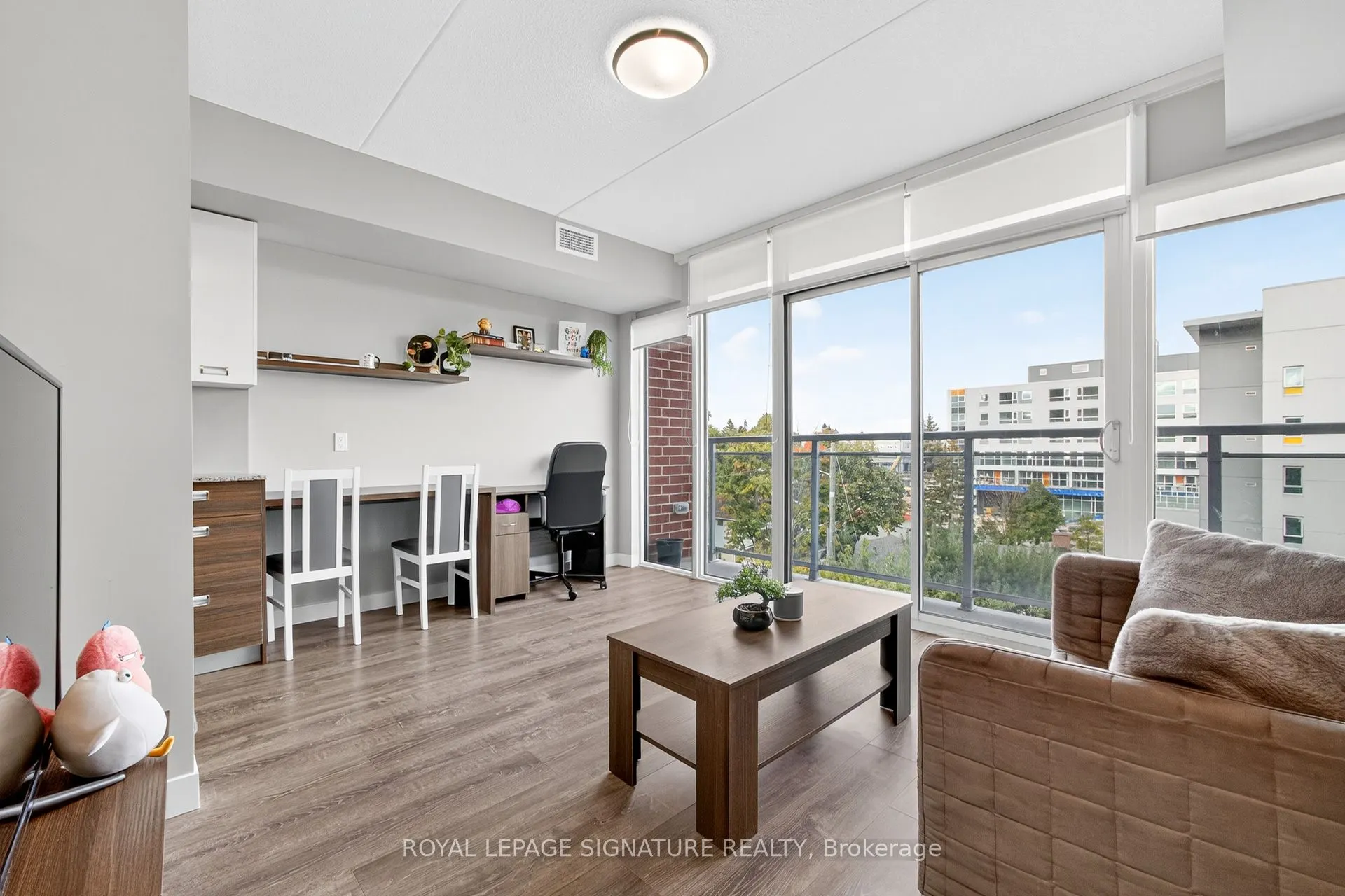 308 Lester Street, #406