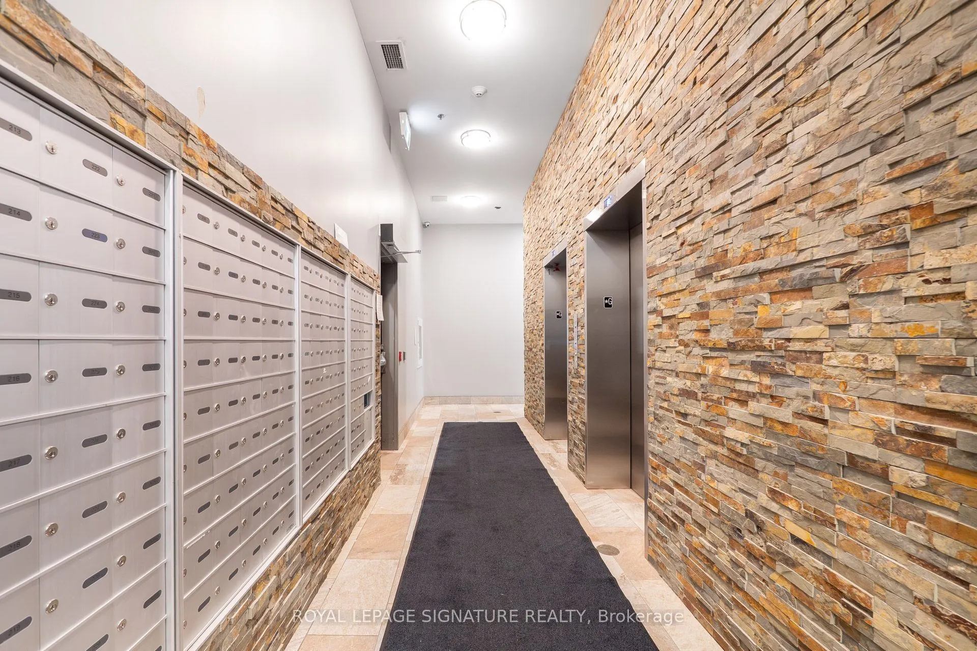 308 Lester Street, #406