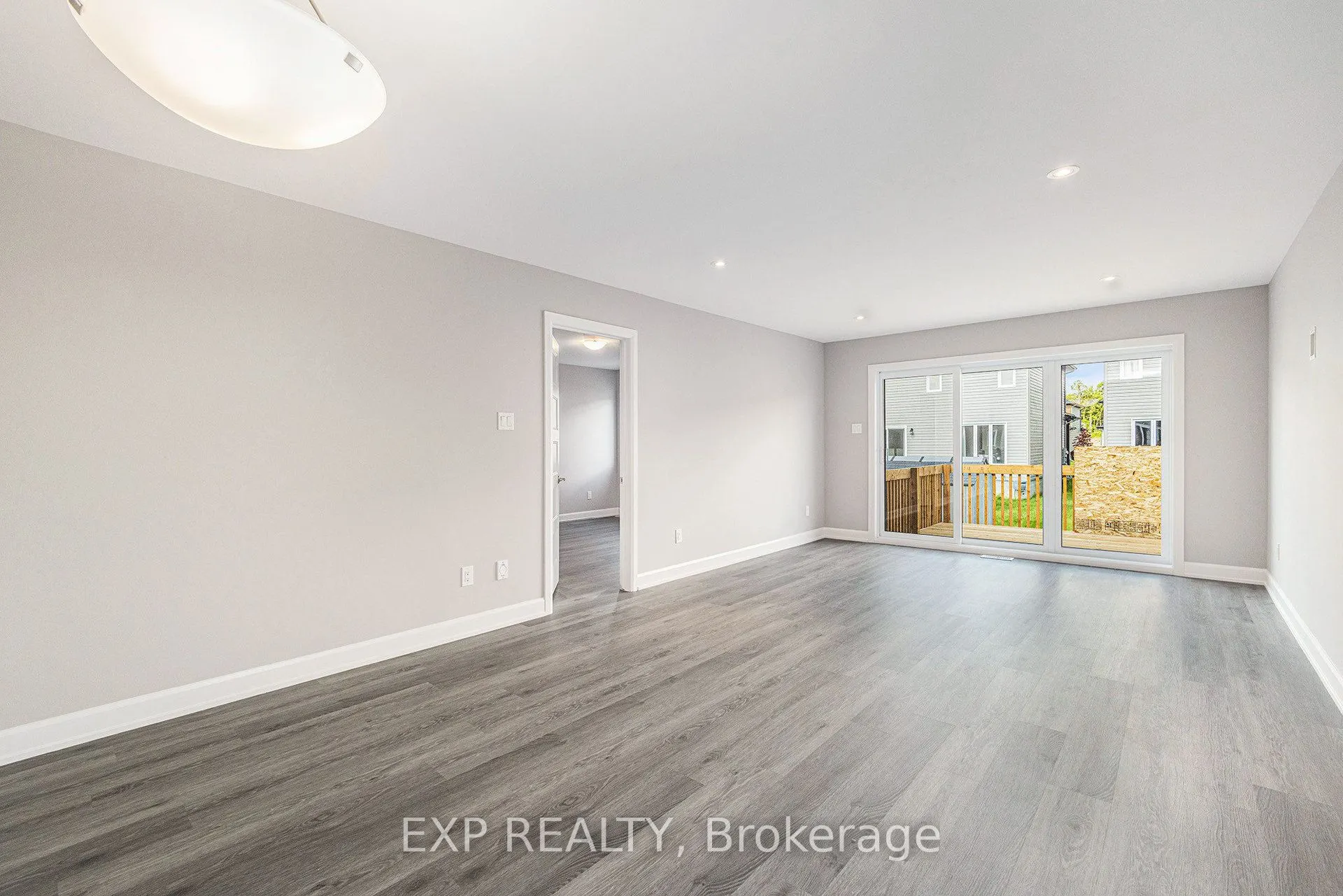 1214 MONTBLANC Crescent