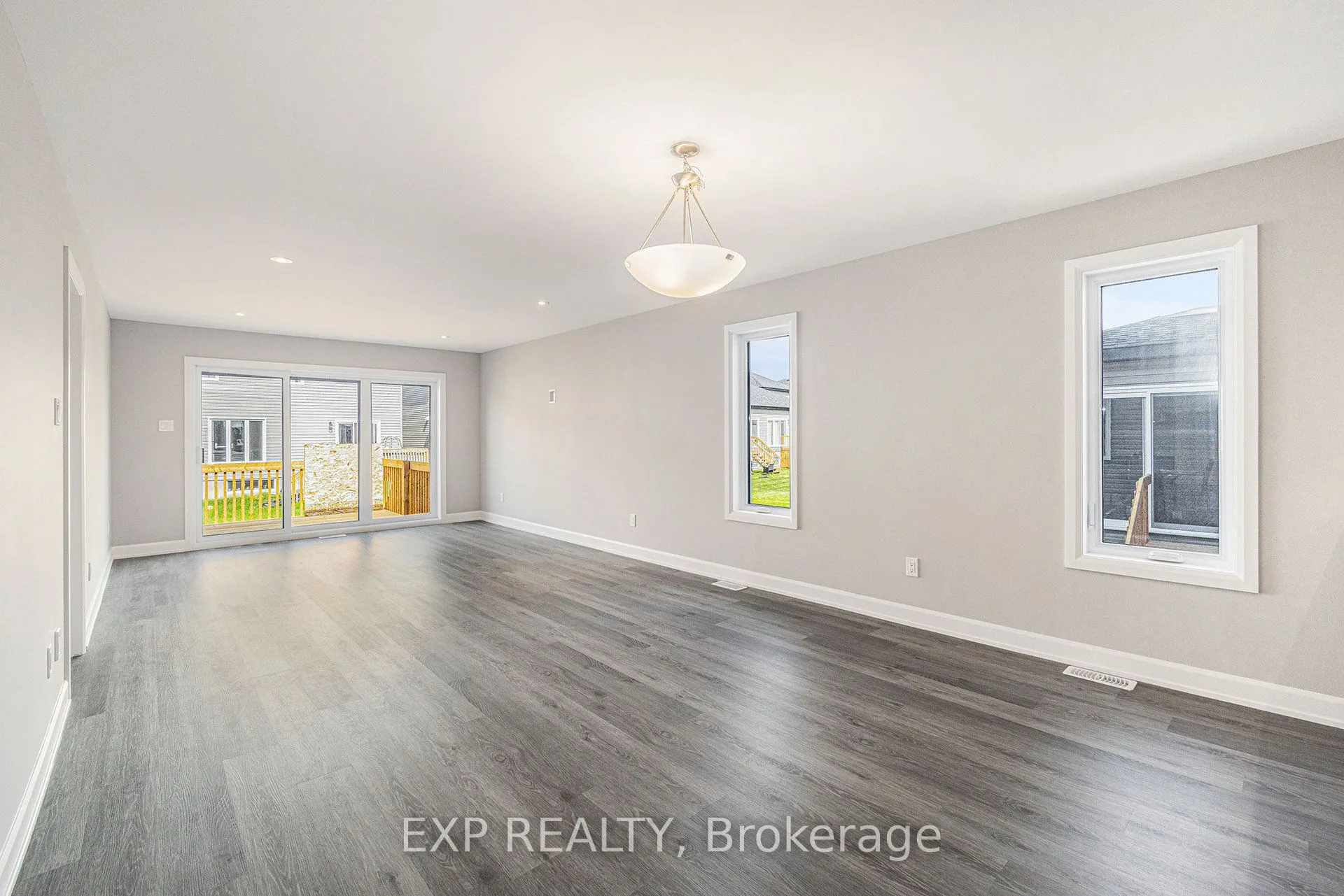 1214 MONTBLANC Crescent