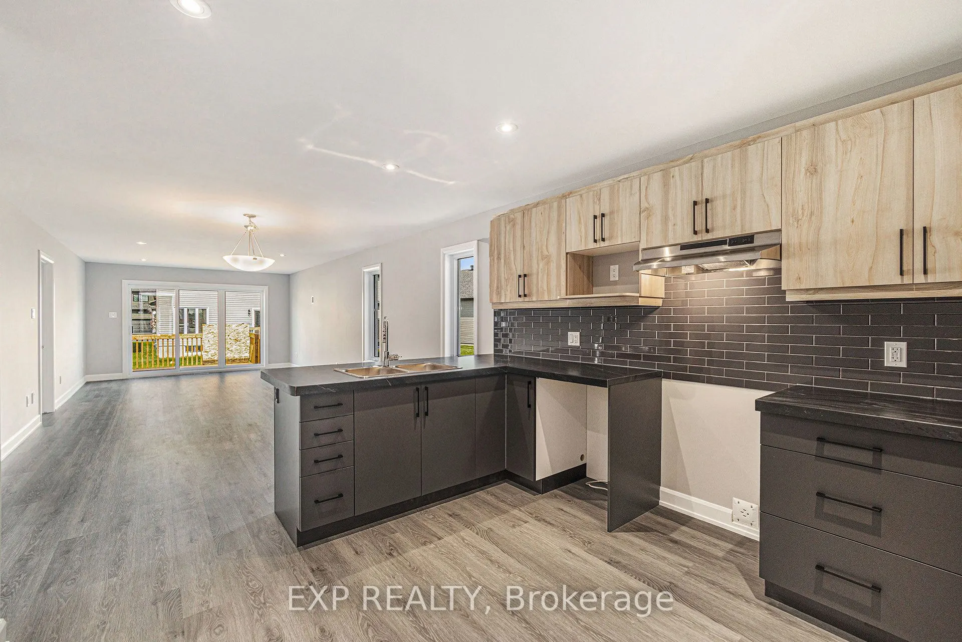 1214 MONTBLANC Crescent