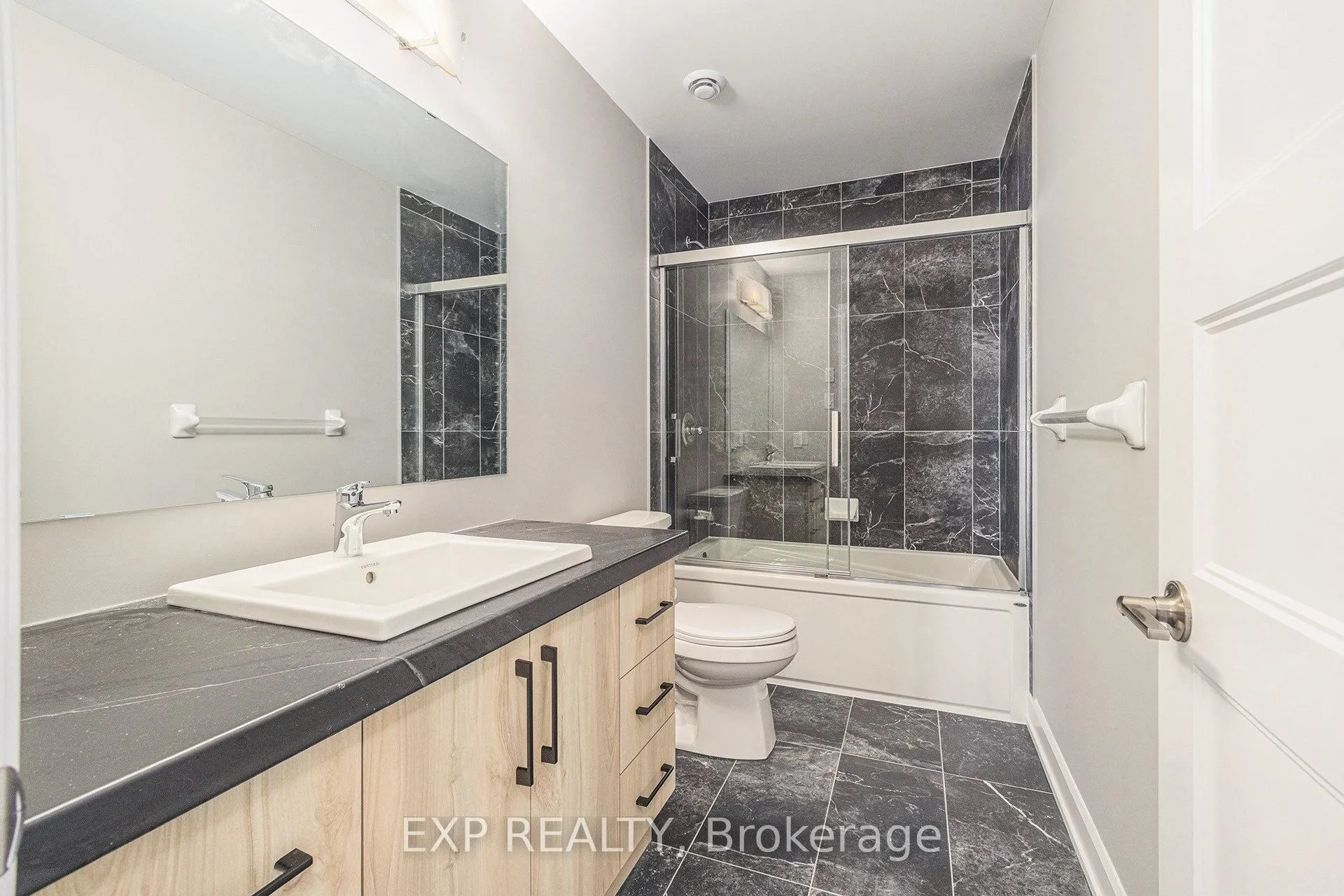 1214 MONTBLANC Crescent
