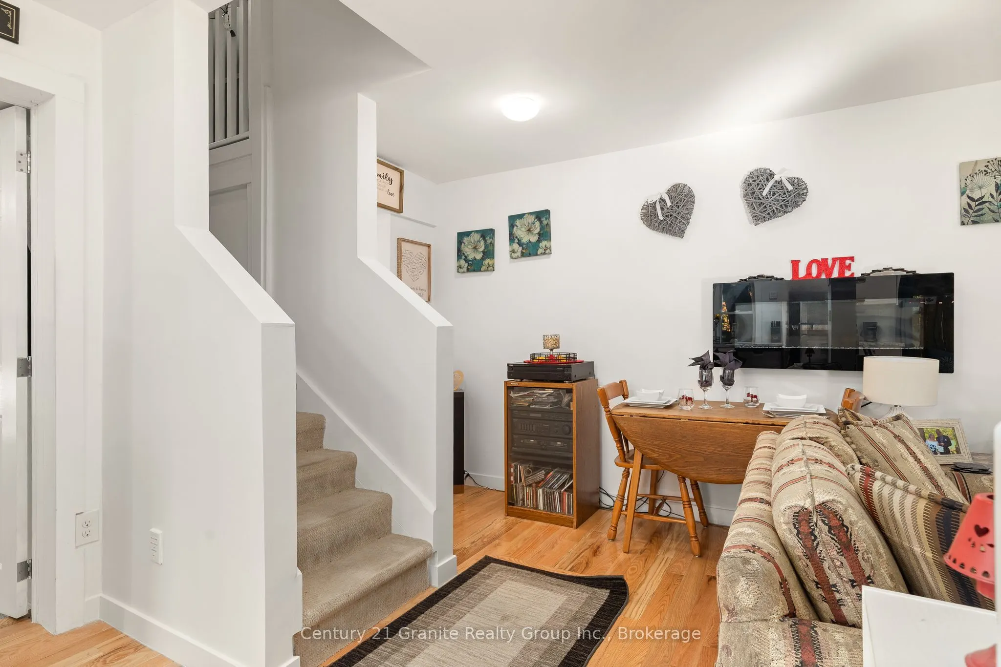 91 Pine Avenue
