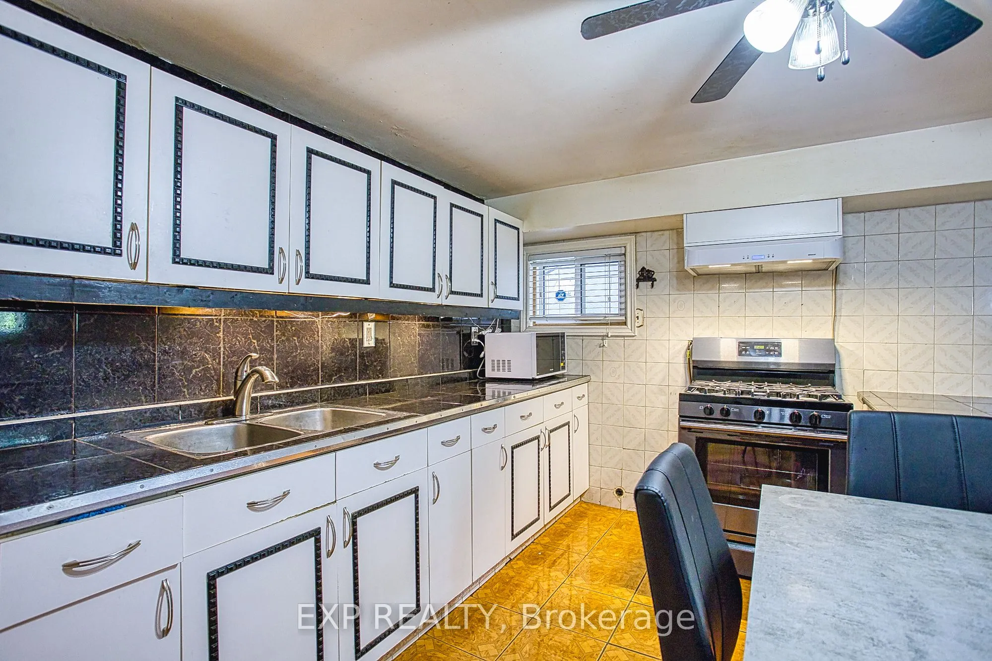488 Barton Street E