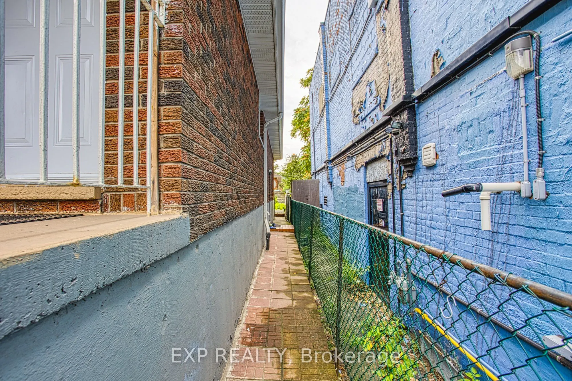 488 Barton Street E
