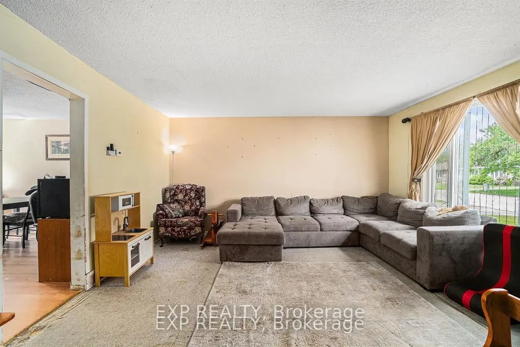983 MacKenzie Road