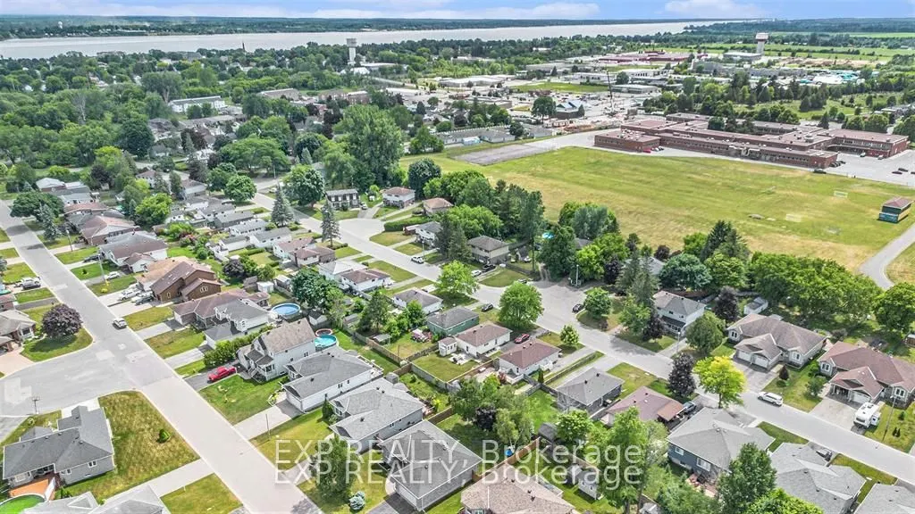 983 MacKenzie Road