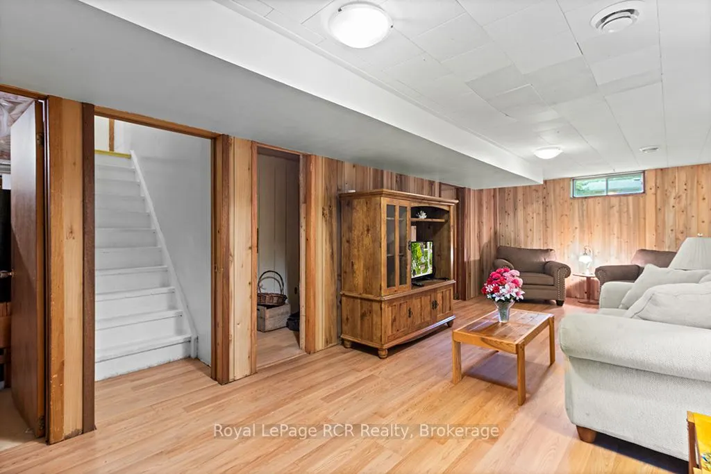 1118 6th Avenue W