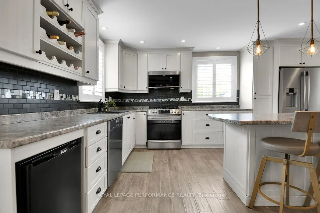 5583 Manotick Main Street