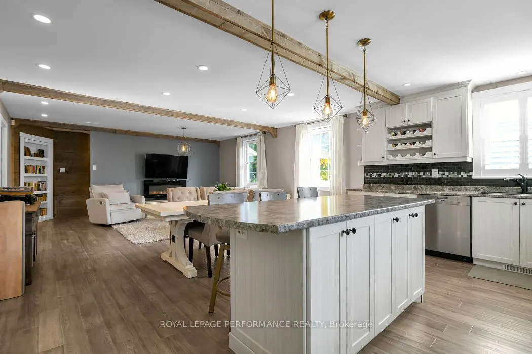 5583 Manotick Main Street