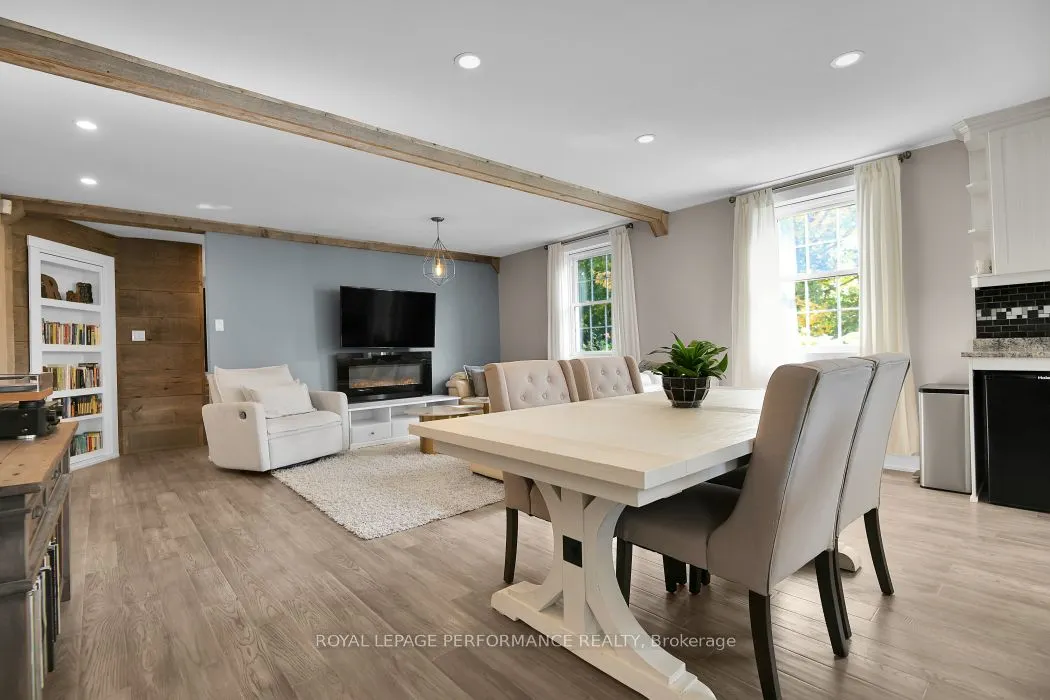 5583 Manotick Main Street