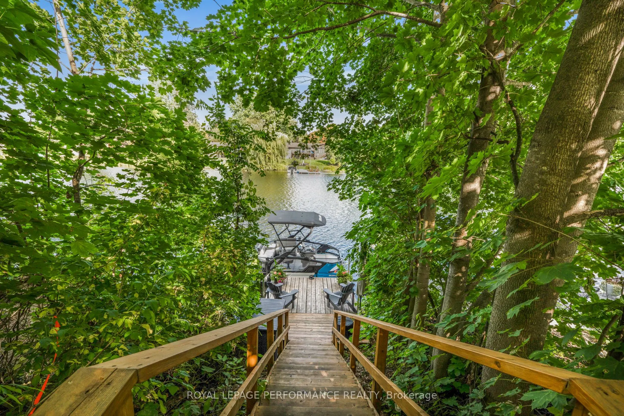 5583 Manotick Main Street