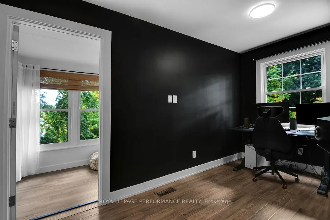 5583 Manotick Main Street