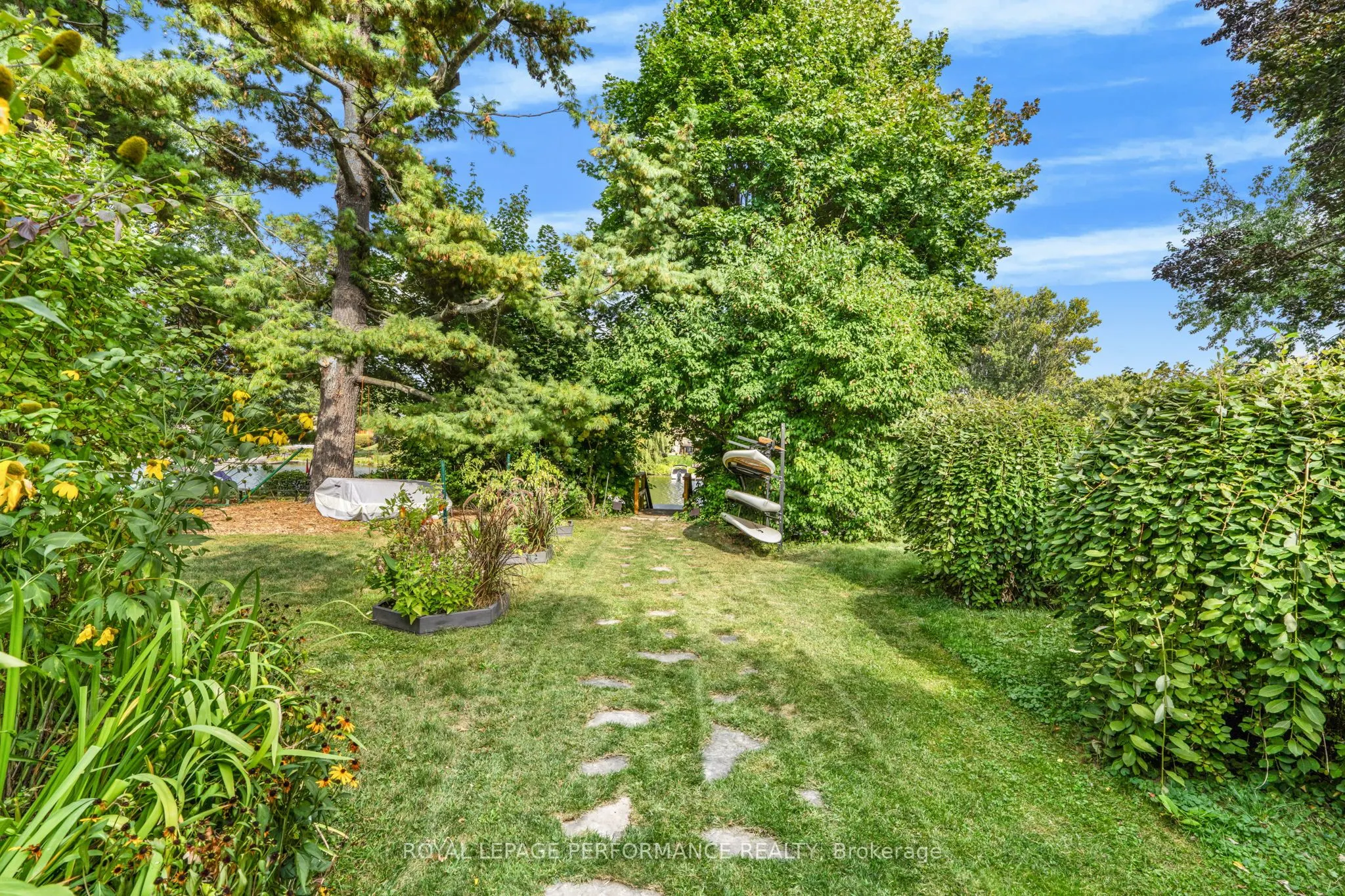 5583 Manotick Main Street
