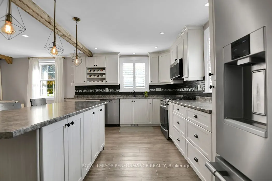 5583 Manotick Main Street