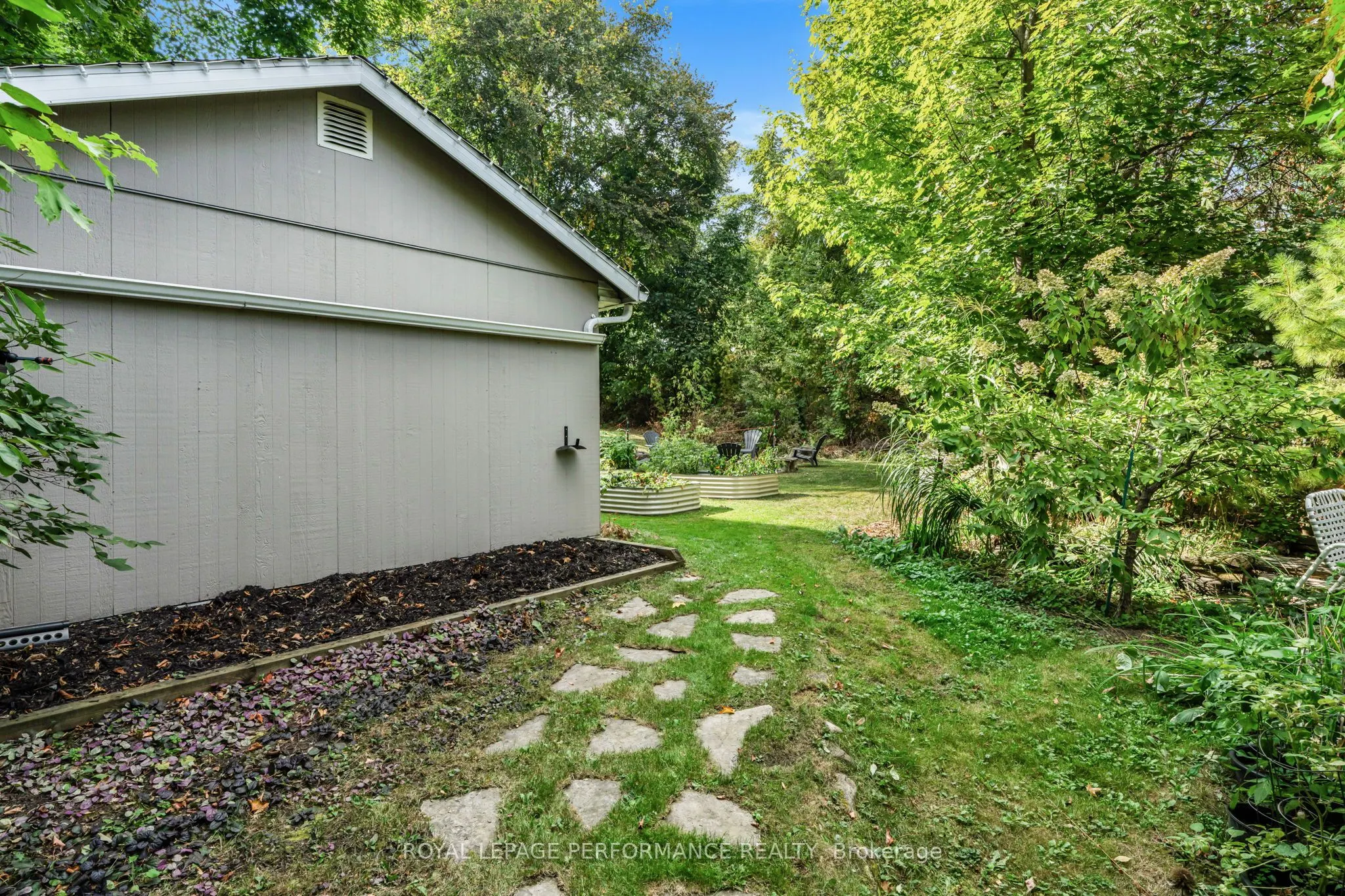 5583 Manotick Main Street
