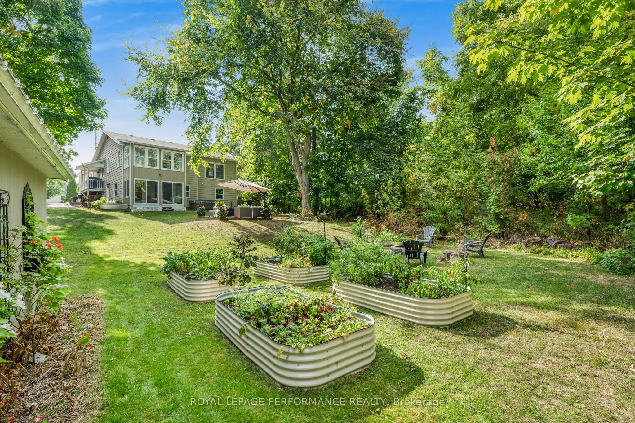 5583 Manotick Main Street