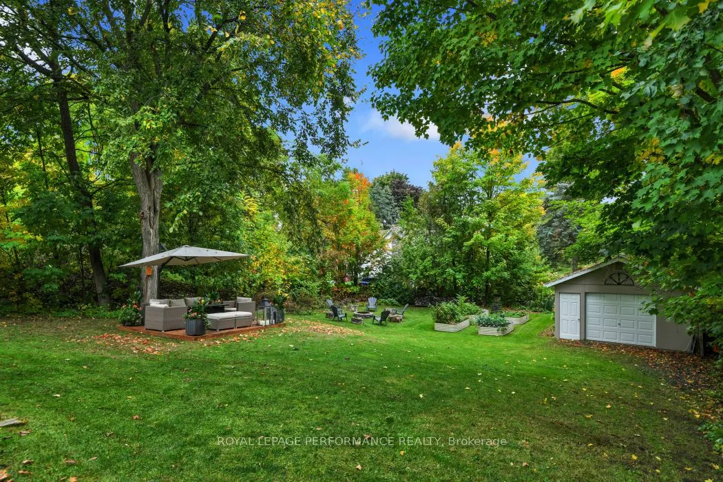 5583 Manotick Main Street