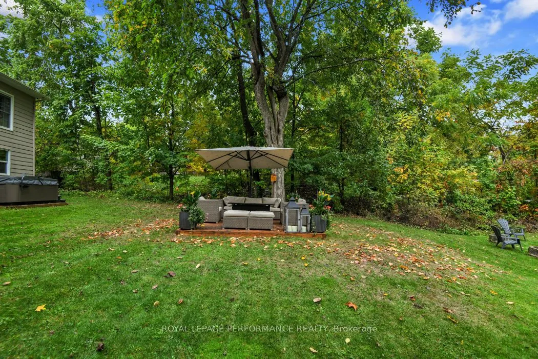 5583 Manotick Main Street