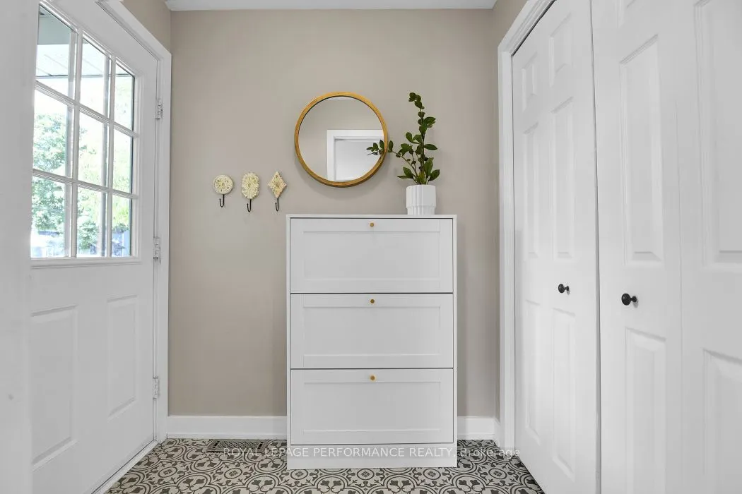 5583 Manotick Main Street