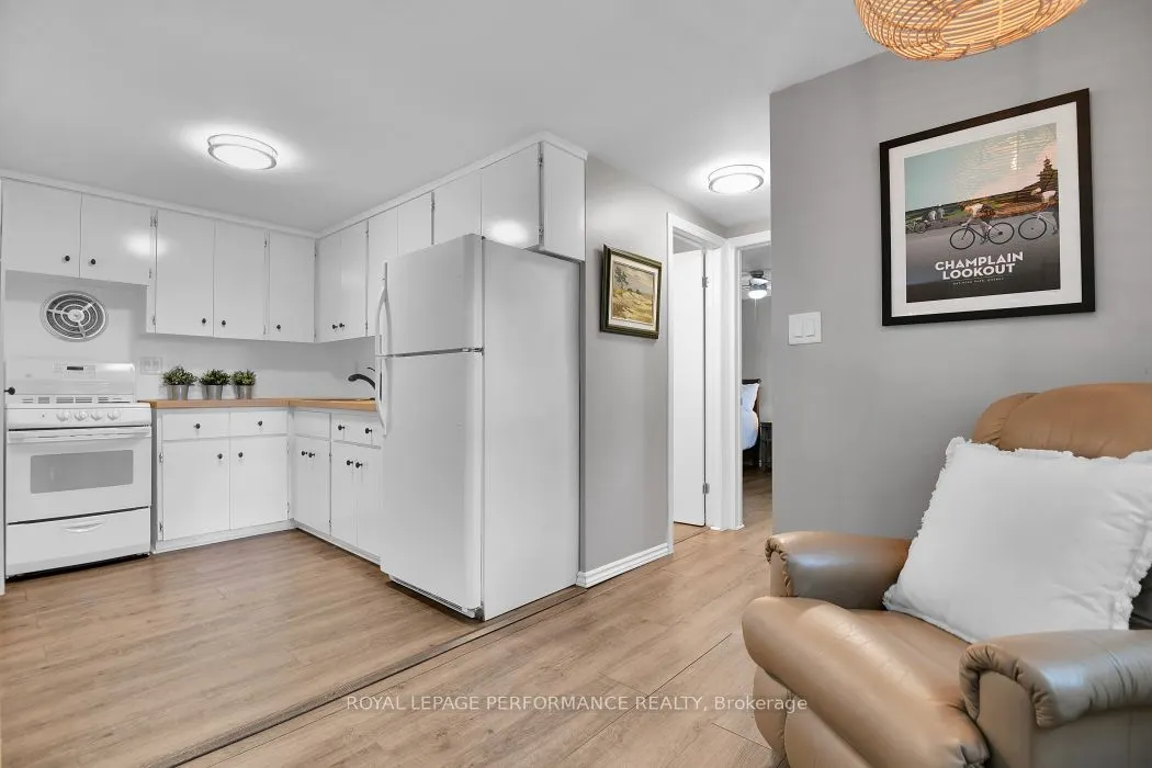 5583 Manotick Main Street