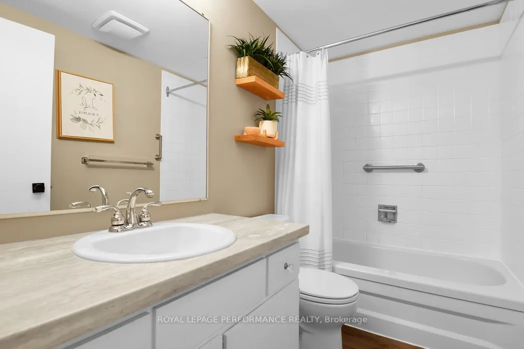 5583 Manotick Main Street