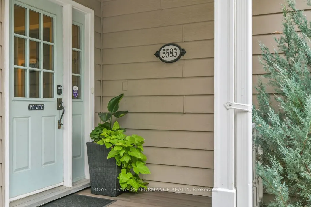 5583 Manotick Main Street