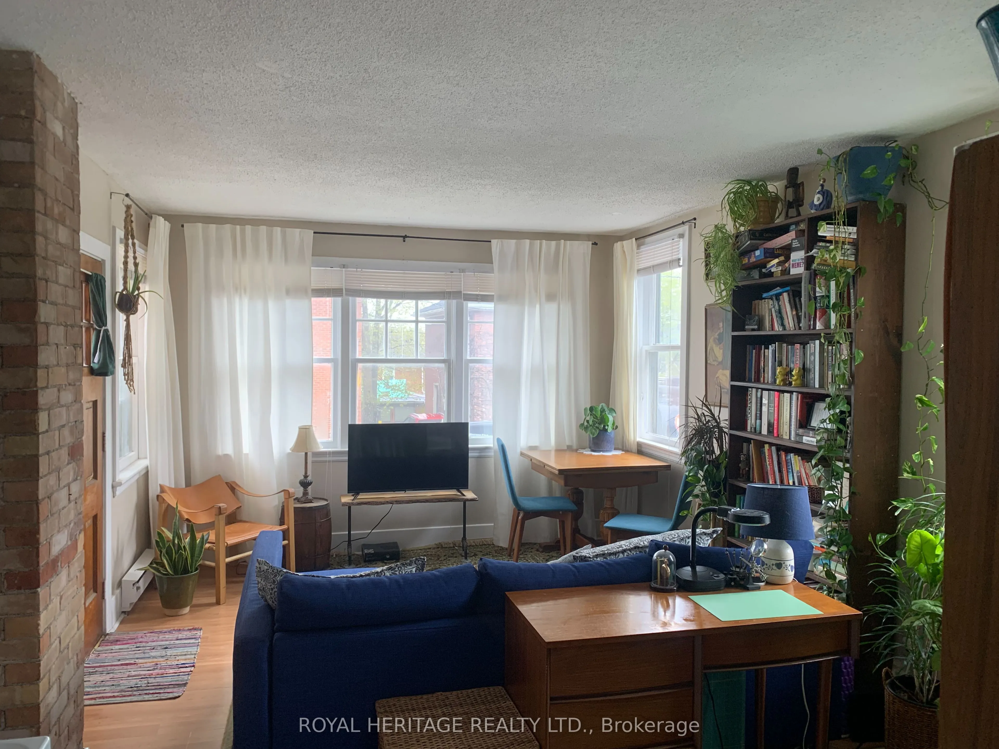 276 Parkhill Road W
