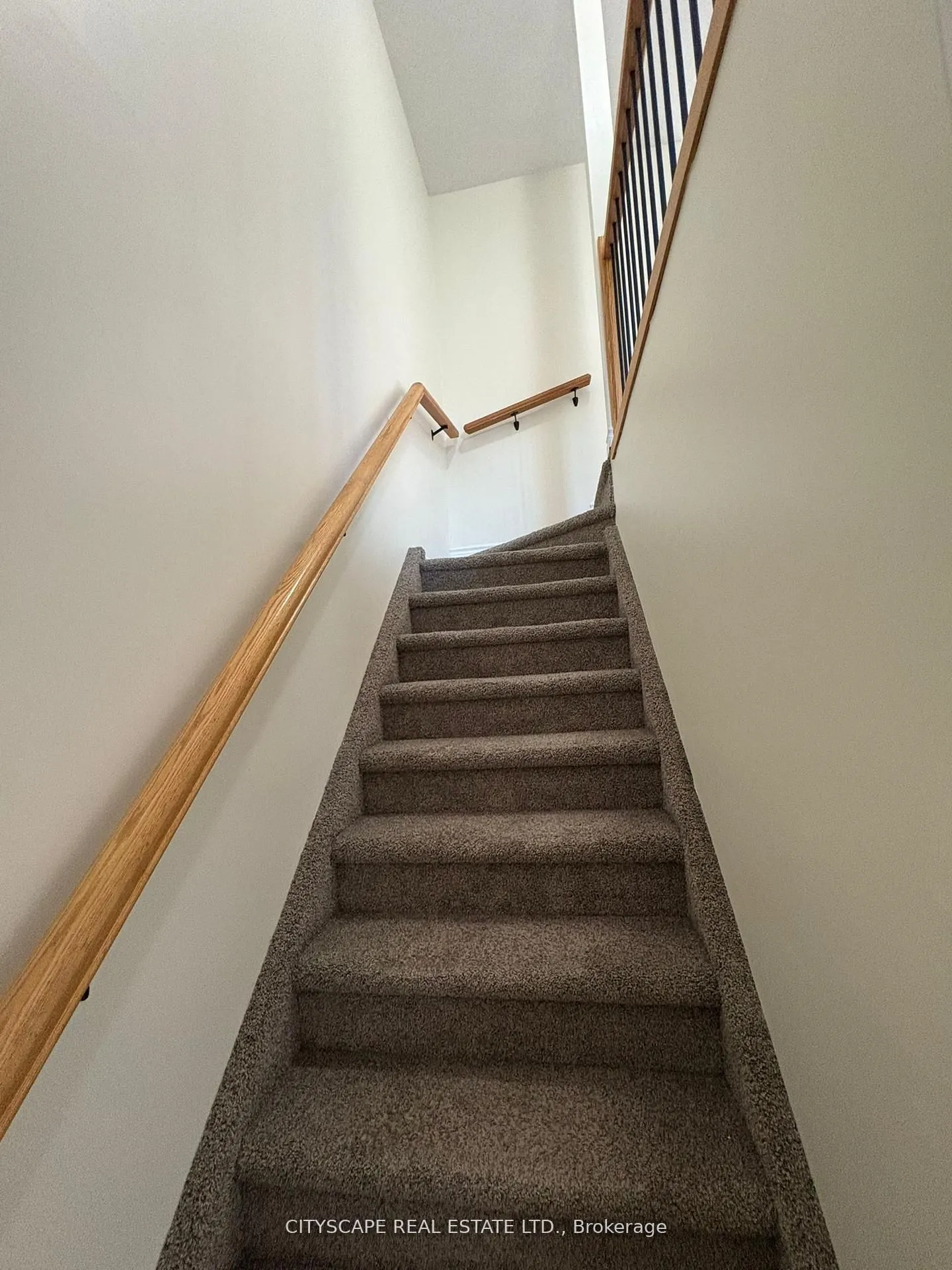 10 Dufferin Street, #2