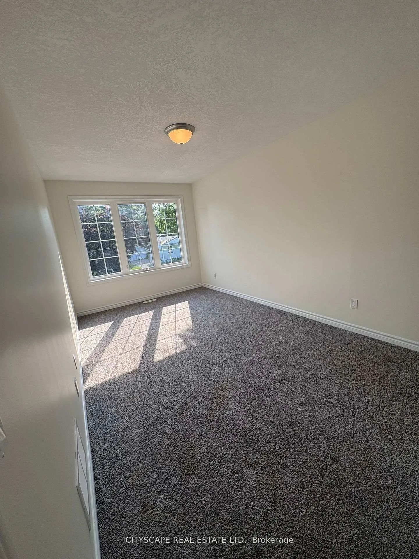 10 Dufferin Street, #2