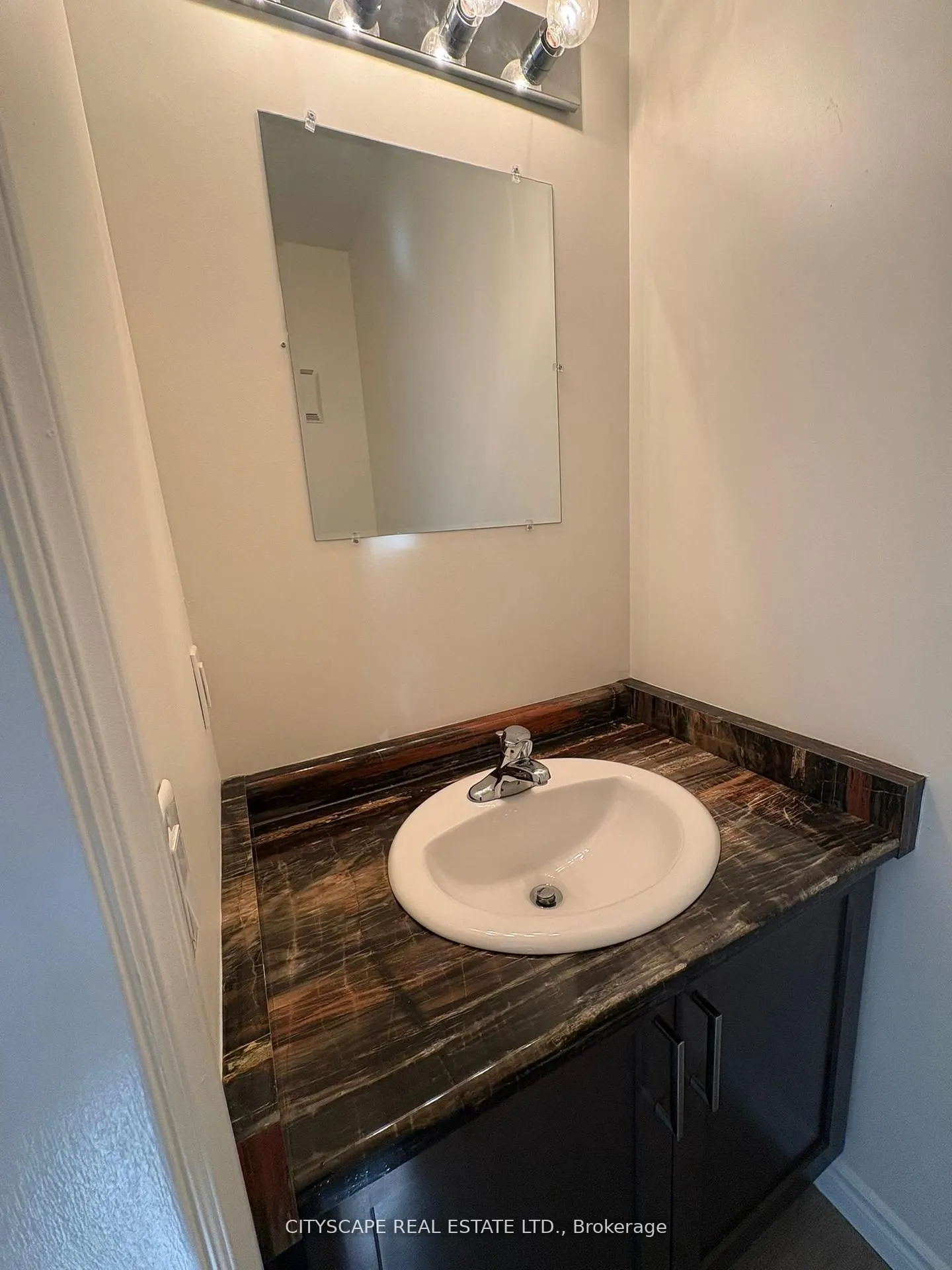 10 Dufferin Street, #2