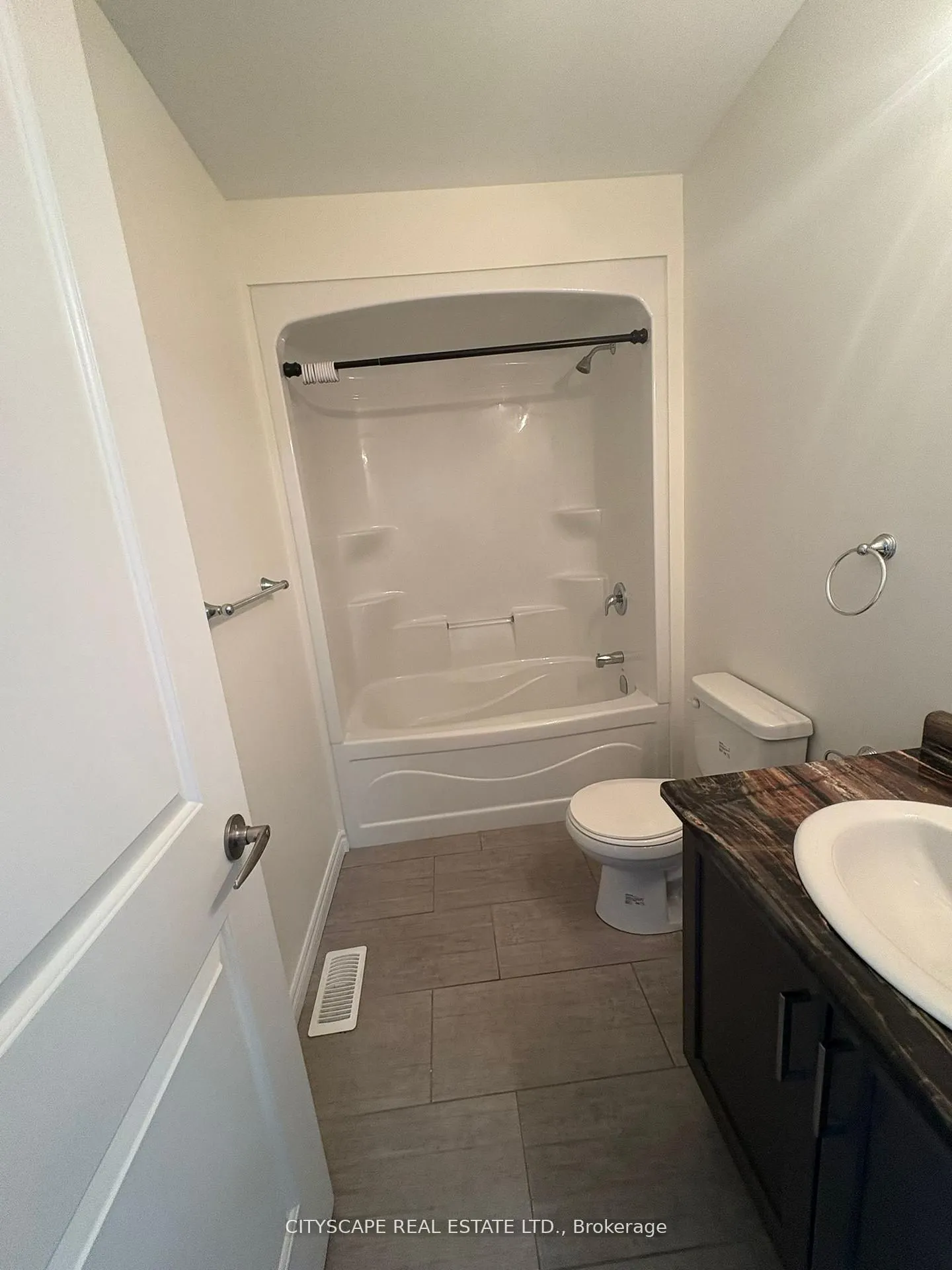 10 Dufferin Street, #2