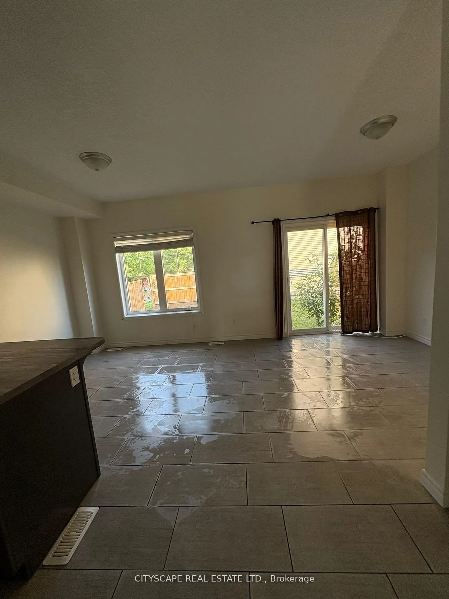 10 Dufferin Street, #2