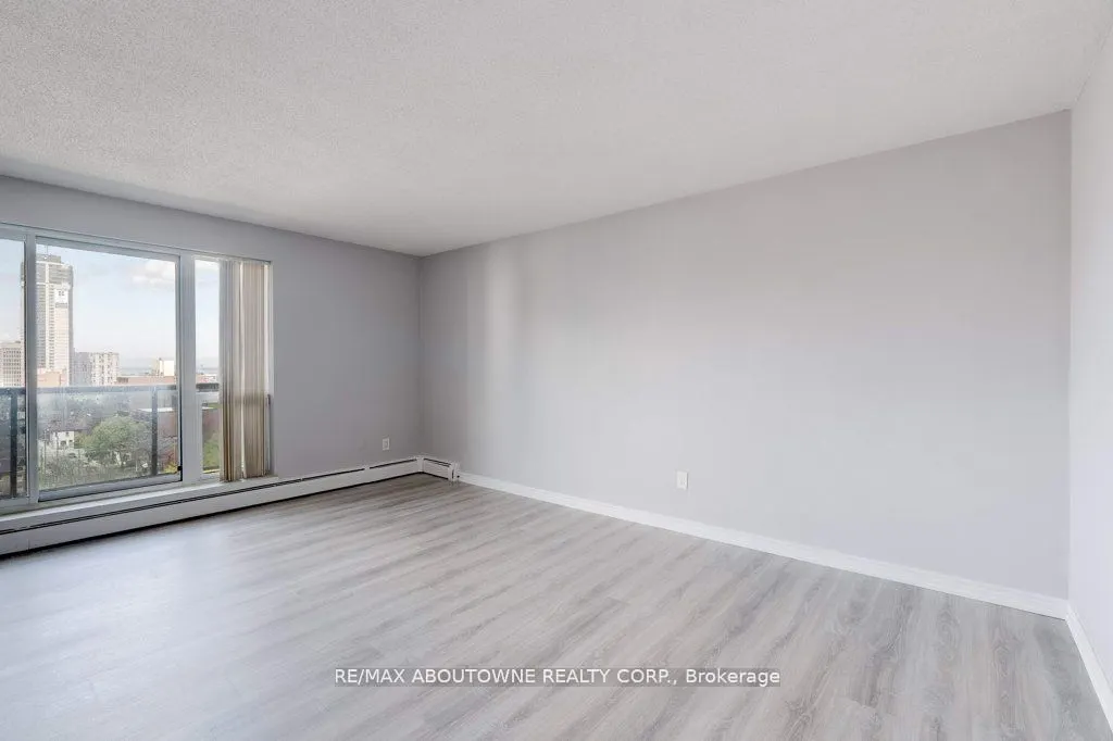 81 Charlton Avenue E