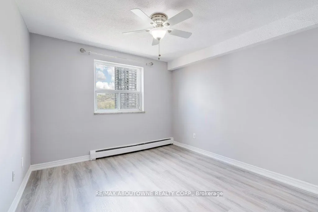 81 Charlton Avenue E