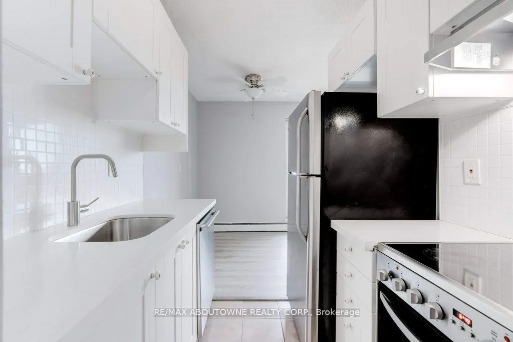81 Charlton Avenue E