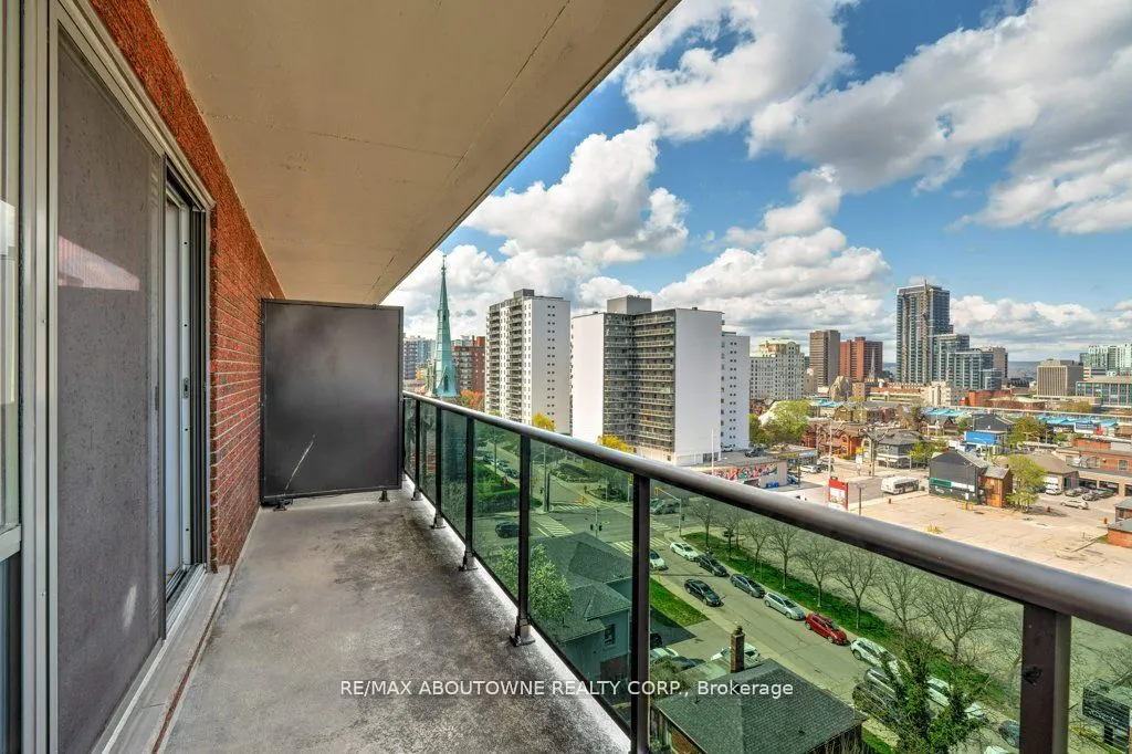 81 Charlton Avenue E
