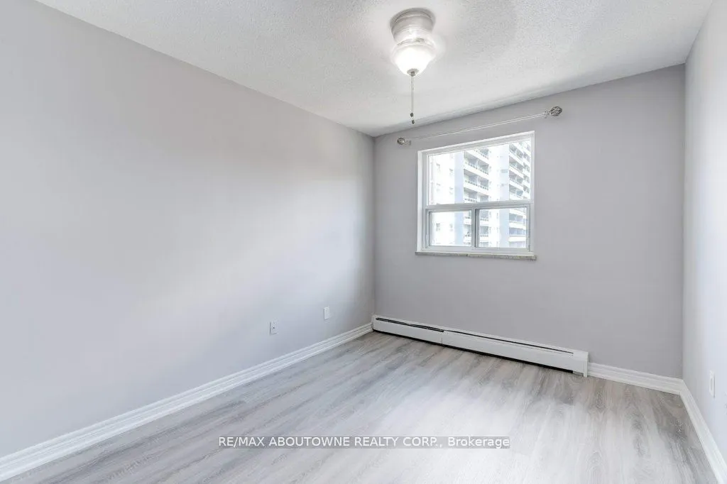 81 Charlton Avenue E