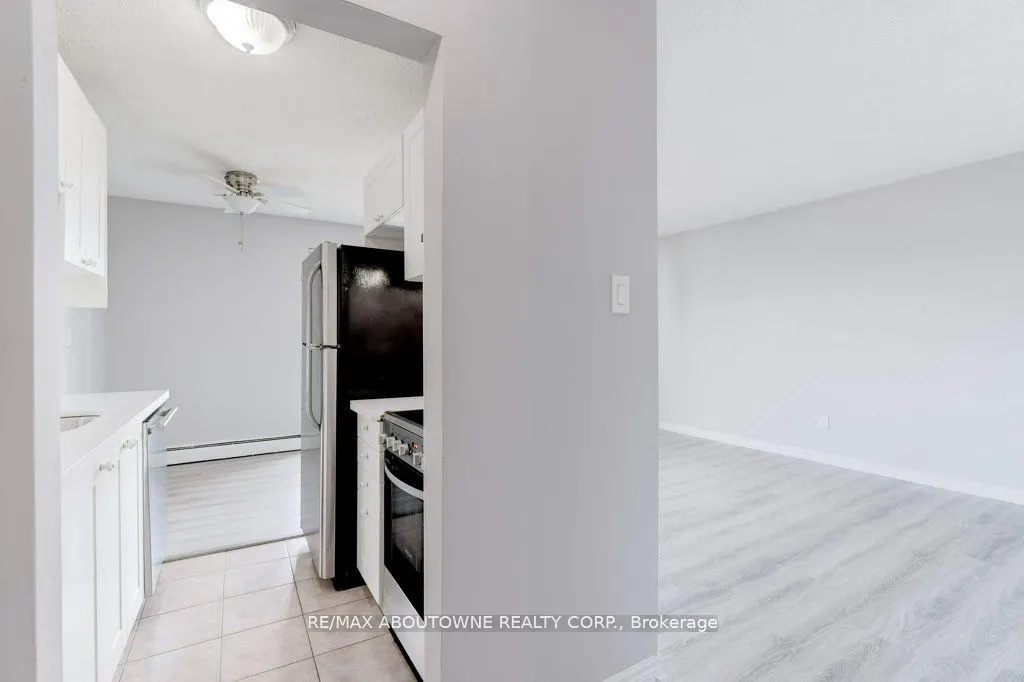 81 Charlton Avenue E