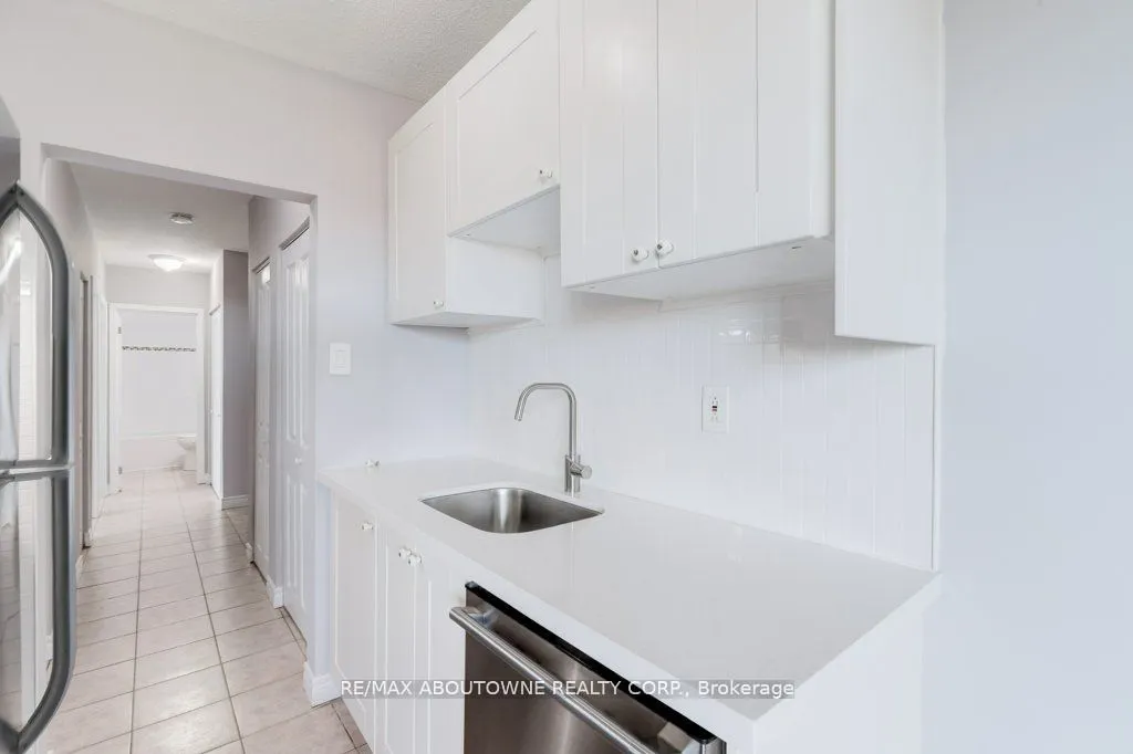 81 Charlton Avenue E