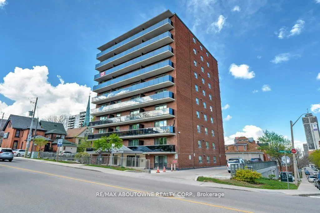 81 Charlton Avenue E