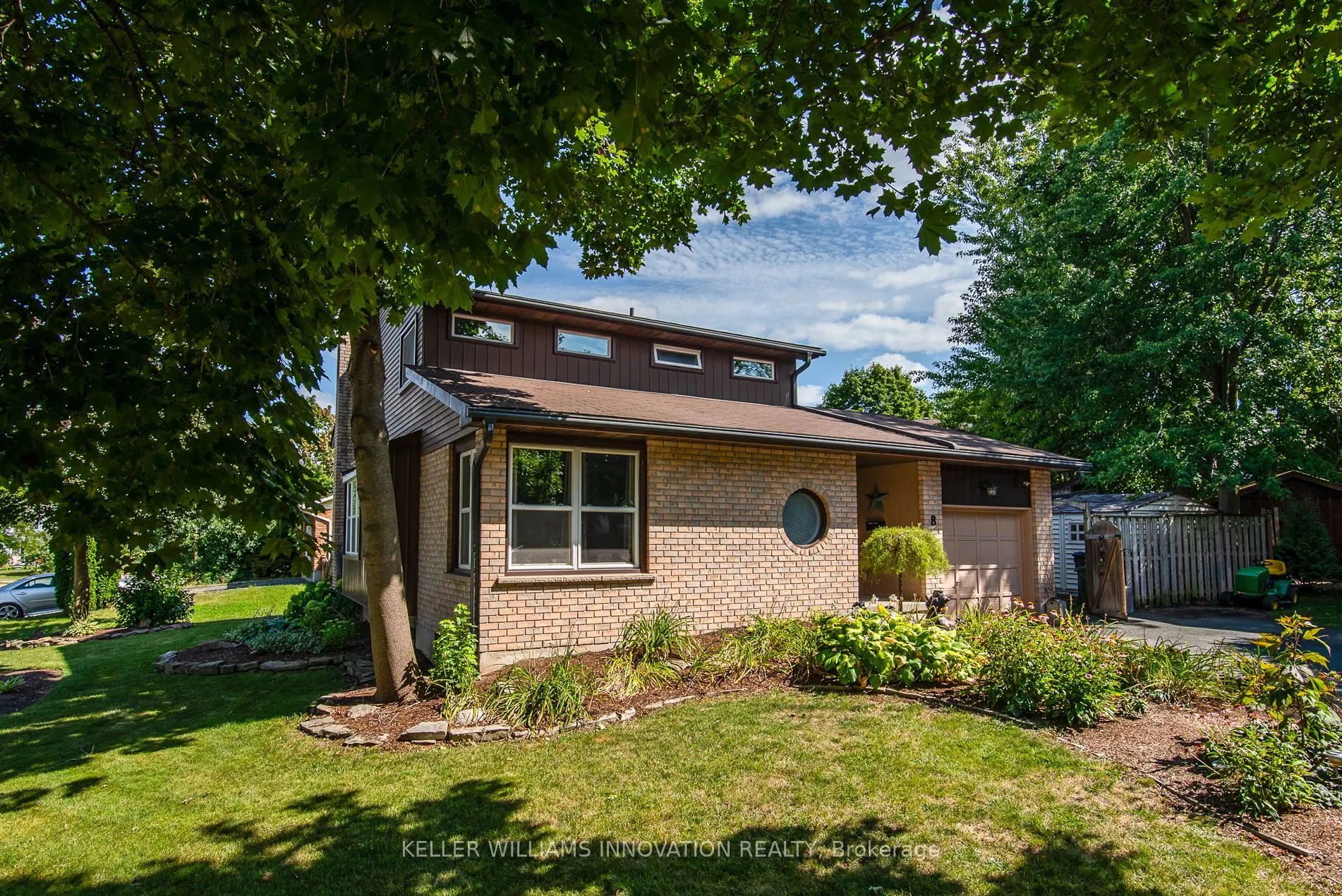 8 Pickwick Place
