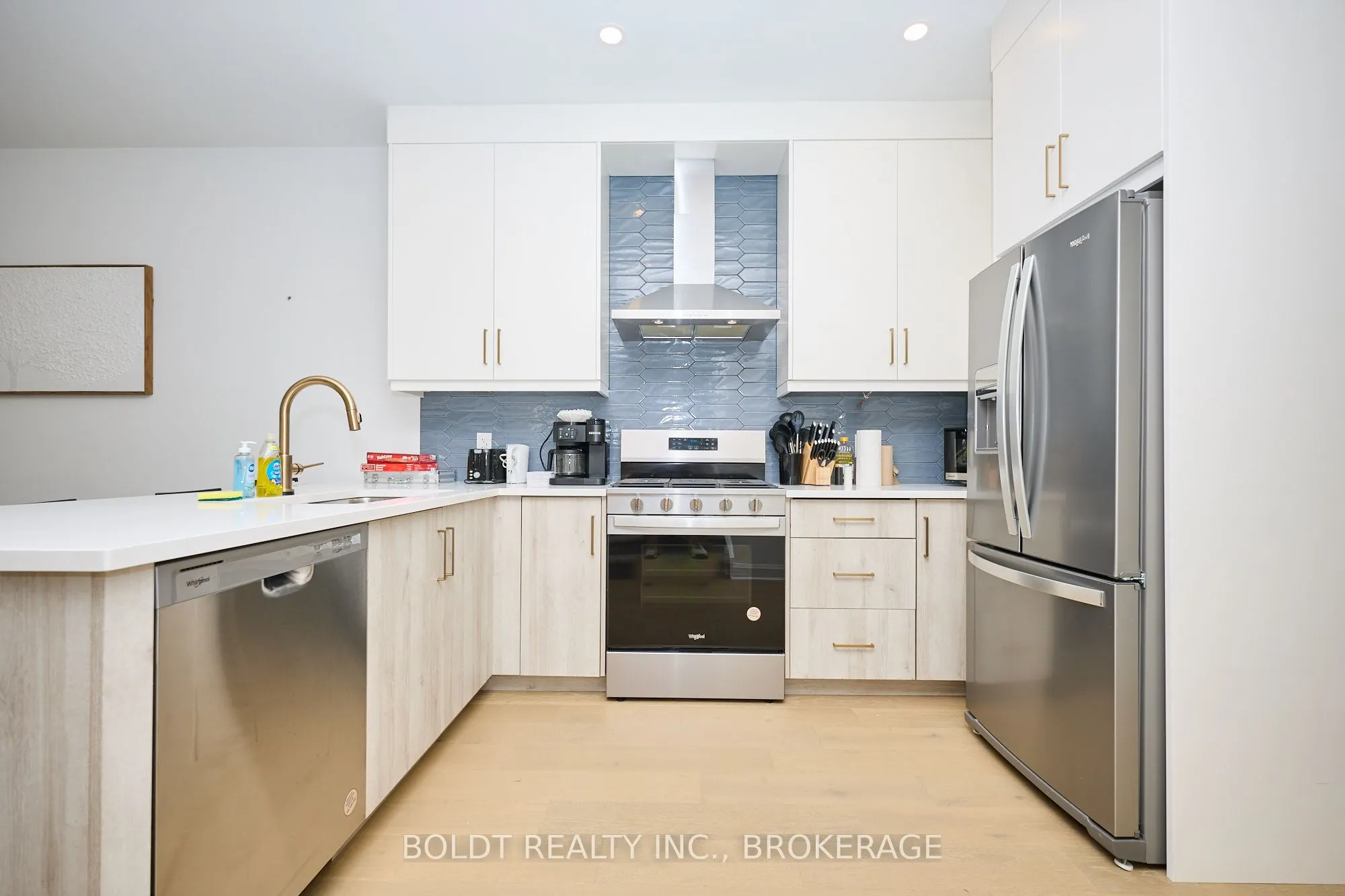 552 Mississauga Avenue