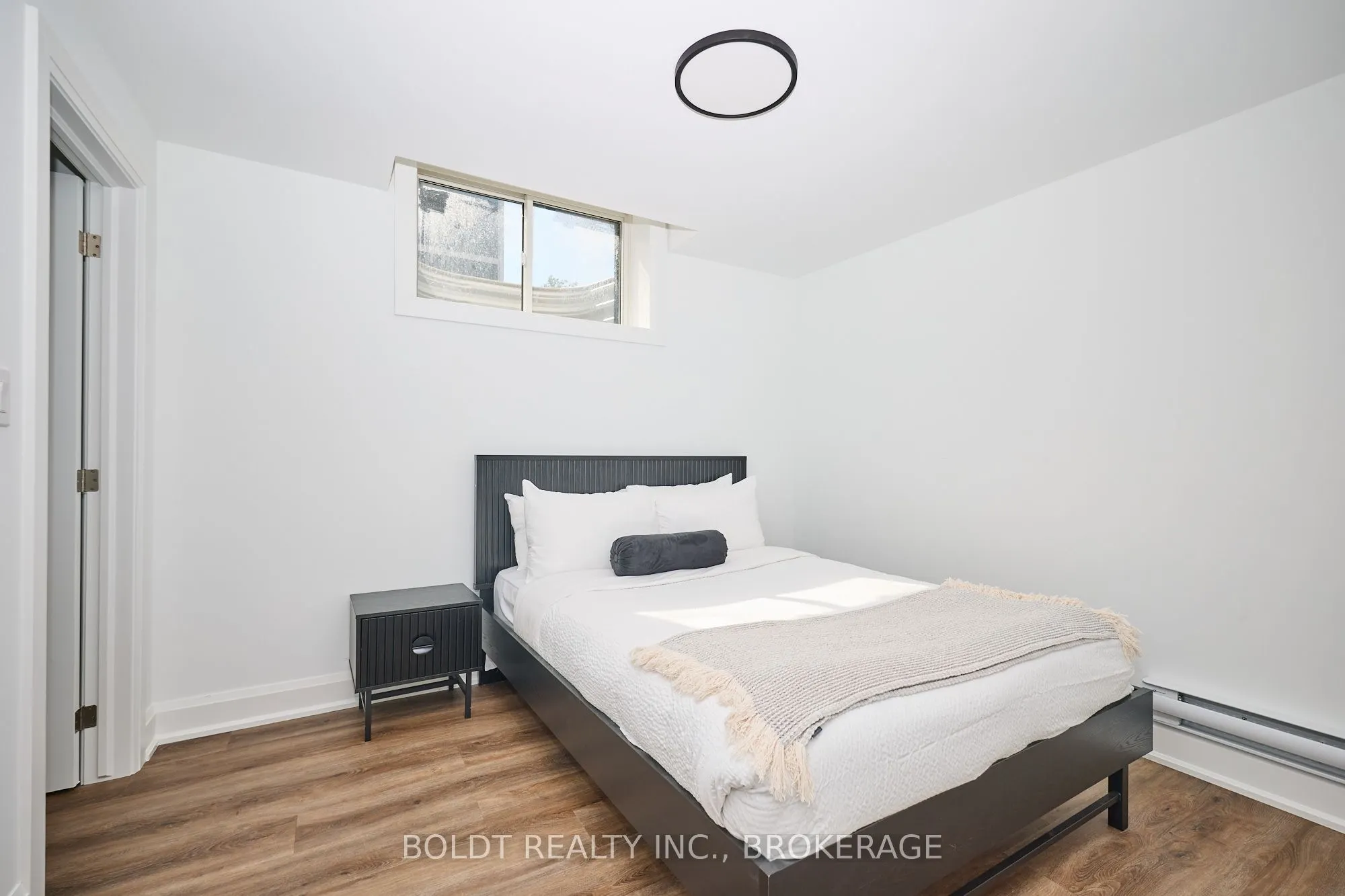 552 Mississauga Avenue