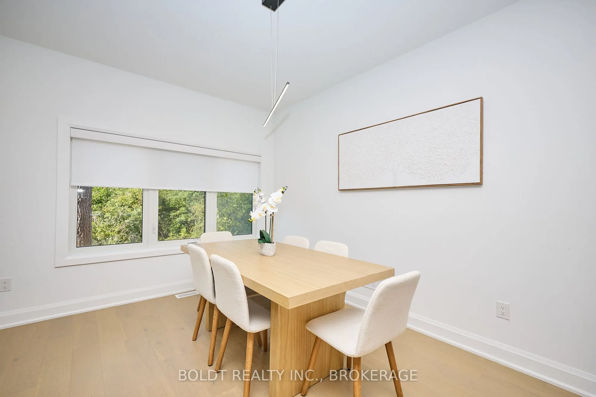 552 Mississauga Avenue