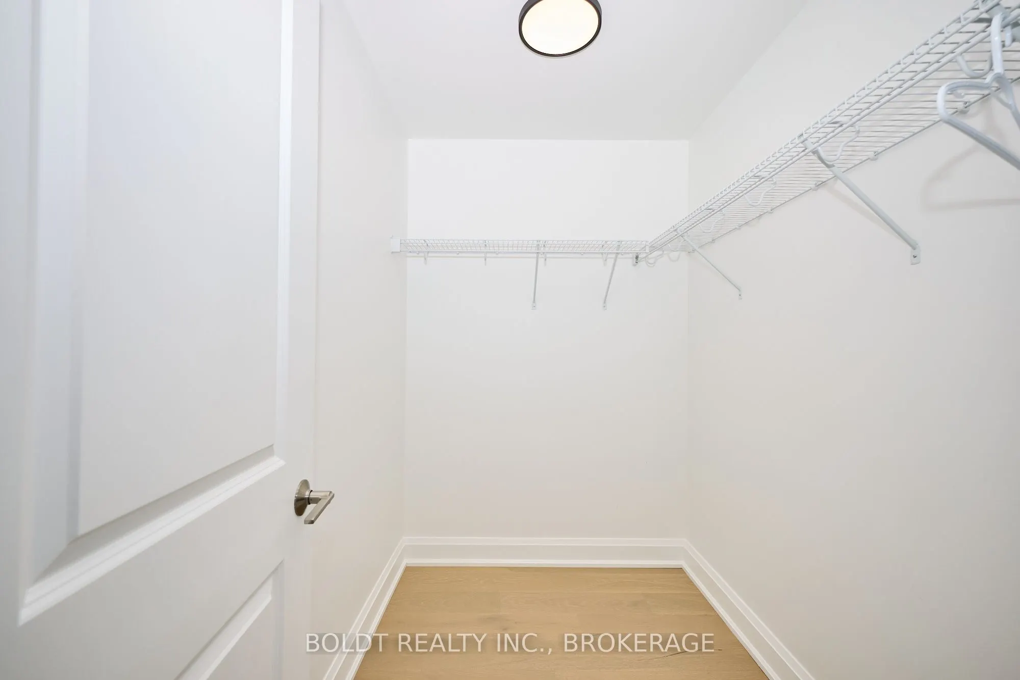 552 Mississauga Avenue